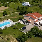 Luxury Maria With Large Pool Suhovare