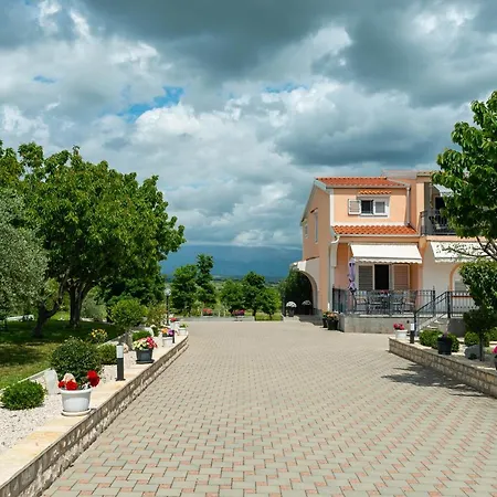 Luxury Maria With Large Pool Suhovare