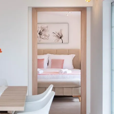 Luxury Maria With Large Pool וילה Suhovare