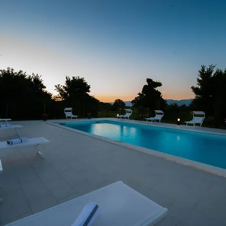 Luxury Maria With Large Pool וילה