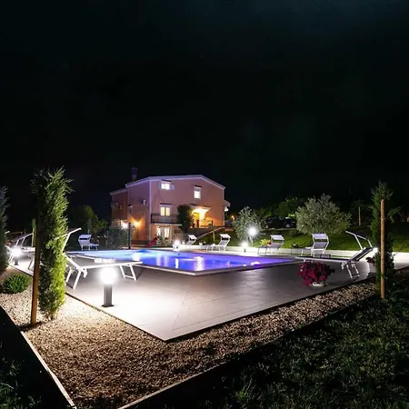 Luxury Maria With Large Pool *