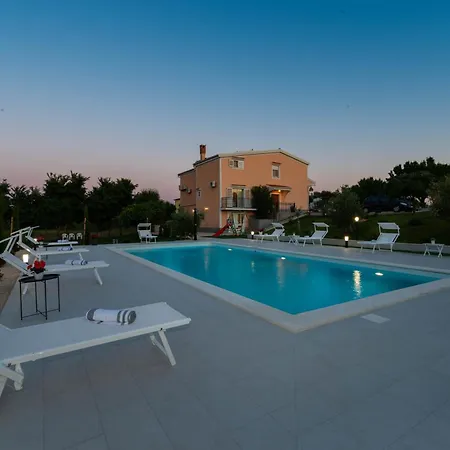 Luxury Maria With Large Pool Villa Suhovare
