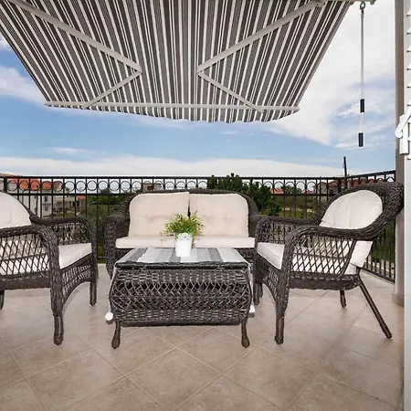 Luxury Maria With Large Pool *