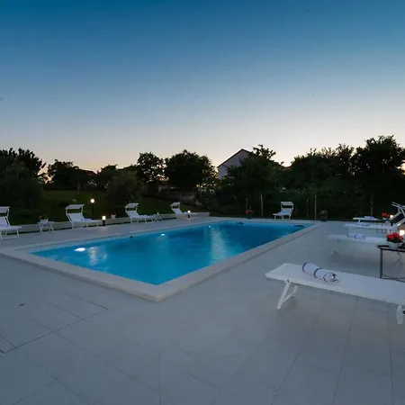 Luxury Maria With Large Pool Suhovare