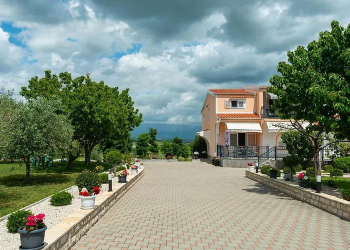 Luxury Maria With Large Pool Suhovare