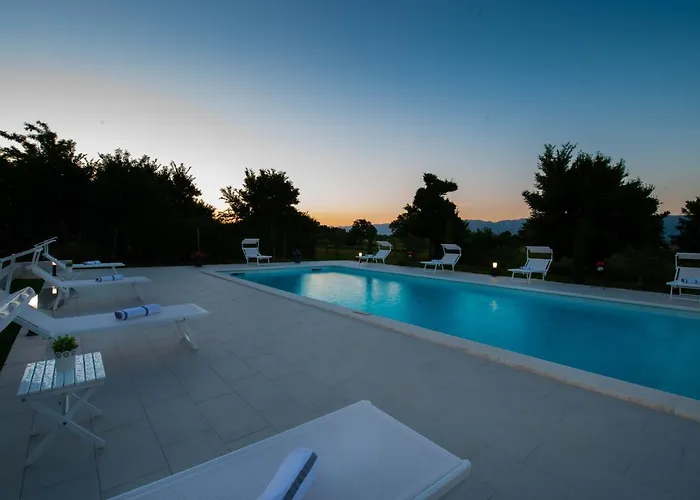 Luxury Maria With Large Pool וילה