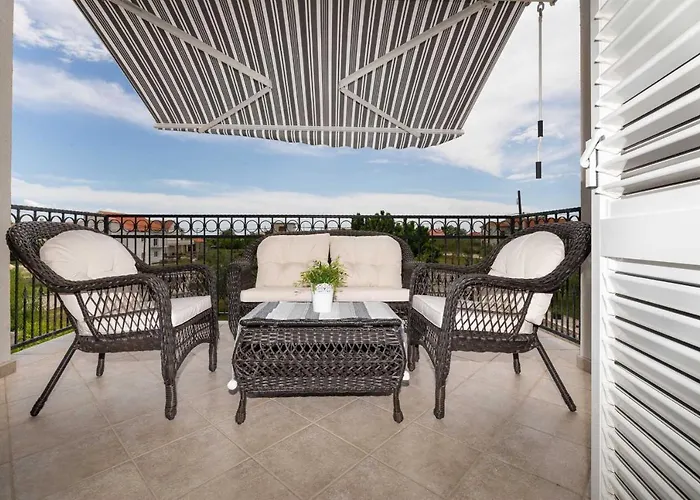 Luxury Maria With Large Pool *