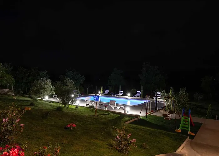 Luxury Maria With Large Pool *