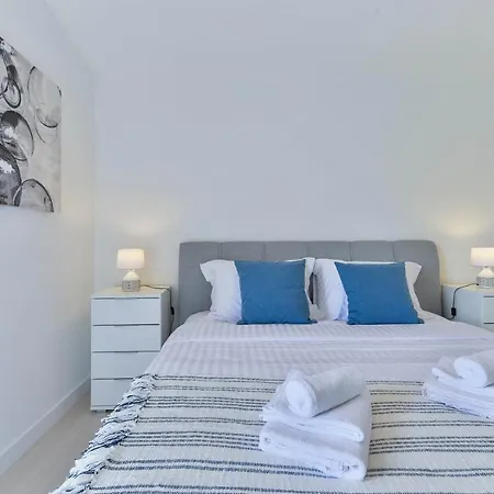 Luxury Maria With Large Pool