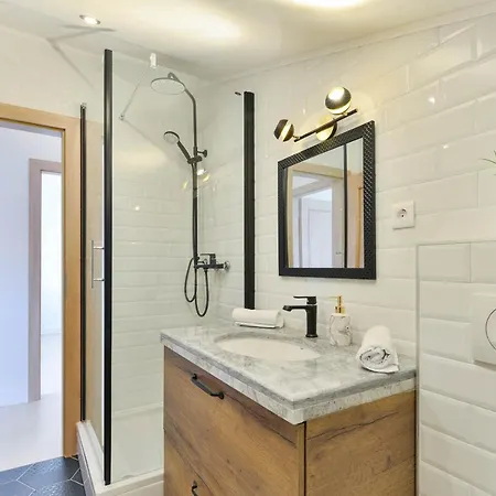 Luxury Maria With Large Pool