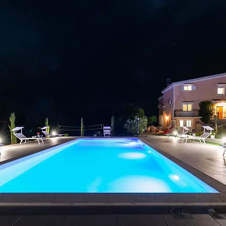 Luxury Maria With Large Pool *