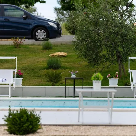 Luxury Maria With Large Pool Villa Suhovare