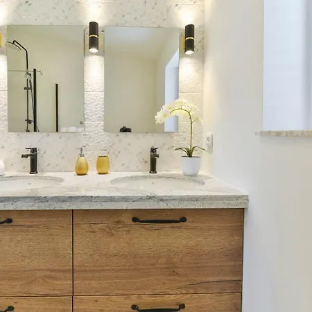 Luxury Maria With Large Pool