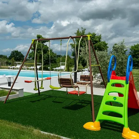 Luxury Maria With Large Pool