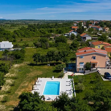 Luxury Maria With Large Pool *