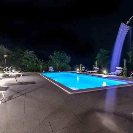 Luxury Maria With Large Pool