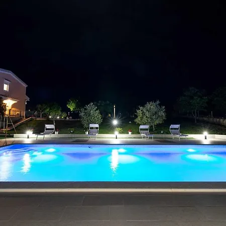 Villa Luxury Maria With Large Pool Suhovare