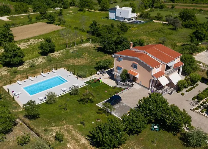 Luxury Maria With Large Pool Suhovare