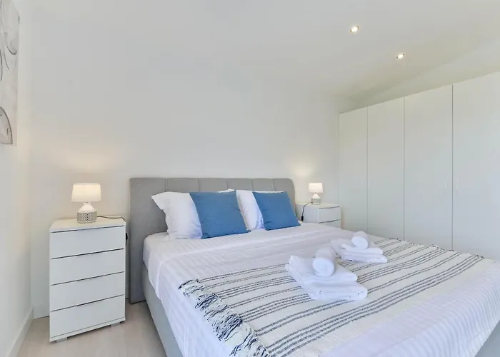 Luxury Maria With Large Pool